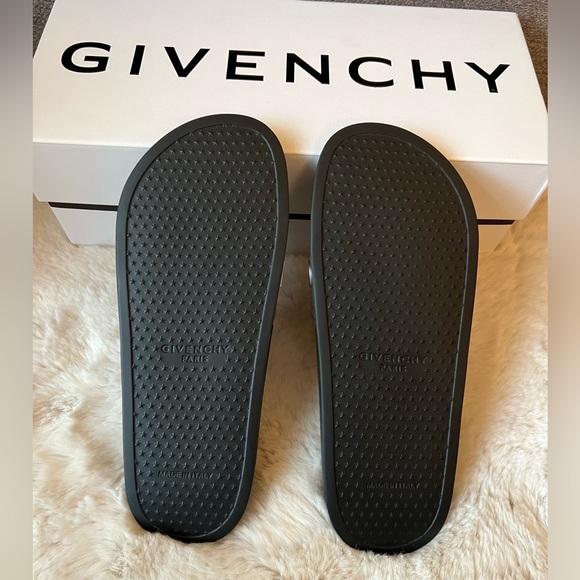 New Givenchy Silver Logo Flat rubber Sandals 40 - Picture 3 of 8